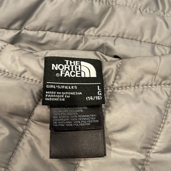 The North Face Girls Reversible Vest - Picture 3 of 6
